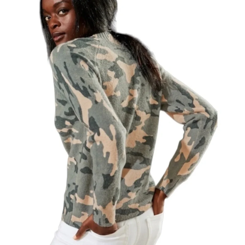 Banana Republic Camo Print Wool Blend Long Sleeve Crewneck Sweater​​​​ - Picture 4 of 9